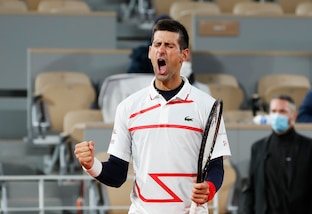 Djokovic vola in semifinale al Roland Garros: affronterà Tsitsipas