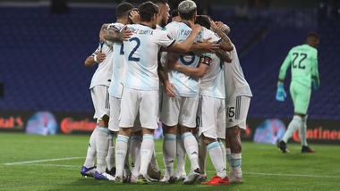 Messi fa felice l'Argentina, Sanchez segna ma l'Uruguay di Bentancur supera il Cile