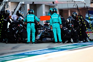 Coronavirus, altro caso di positività in casa Mercedes