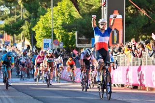 Giro d'Italia, Demare vince anche la 7ª tappa. Almeida resta leader