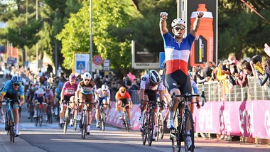 Giro d'Italia, Demare vince anche la 7ª tappa. Almeida resta leader