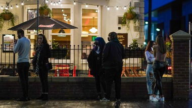 Coronavirus, il nuovo Dpcm: ecco cosa dice su feste e cene a casa con amici