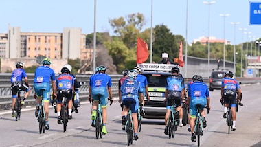 Giro d'Italia, positività di Yates al covid: la corsa va avanti