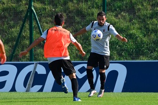 Bologna, in gruppo Tomiyasu e Orsolini. Defaticante per Skorupski