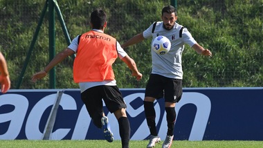 Bologna, in gruppo Tomiyasu e Orsolini. Defaticante per Skorupski