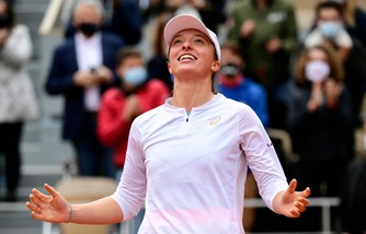 Roland Garros, Iga Swiatek trionfa ed entra nella storia del tennis!