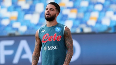 Il Napoli continua ad allenarsi nella bolla. Personalizzato per Insigne