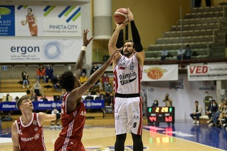 Milano inarrestabile: battuta Trieste 87-65. Cade Venezia, vince Sassari