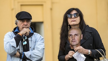 Montesano sbotta ai poliziotti: "La mascherina mi fa male"