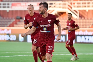 Lecce, riecco Pettinari: il centravanti saluta il Trapani