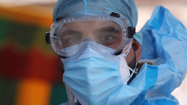 Coronavirus, l'Oms sul vaccino: "Priorità a operatori sanitari e anziani"