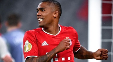 Vince il Bayern Monaco in Coppa di Germania: esordio di Douglas Costa