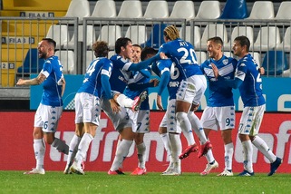 Brescia-Lecce 3-0, Lopez sorride col gol di Ayè e la doppietta di Ndoj