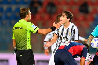 Moviola Crotone-Juve: rigore netto. Il rosso a Chiesa...