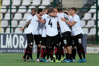 Pro Vercelli primo in classifica: 4-0 alla Giana Erminio. Como-Pro Patria 1-0