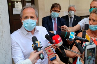 Coronavirus, Crisanti: "Coprifuoco? Passo necessario per evitare il lockdown"