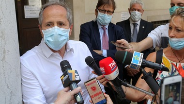 Coronavirus, Crisanti: "Coprifuoco? Passo necessario per evitare il lockdown"