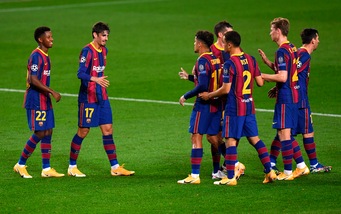 Pjanic titolare, il Barcellona ne fa 5. Il Manchester United beffa il Psg