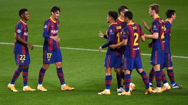 Pjanic titolare, il Barcellona ne fa 5. Il Manchester United beffa il Psg