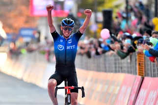 Giro d'Italia, O'Connor vince la 17ª tappa: Almeida resta maglia rosa
