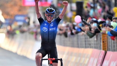 Giro d'Italia, O'Connor vince la 17ª tappa: Almeida resta maglia rosa