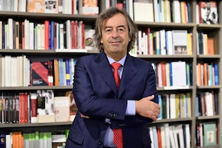 Burioni invoca il lockdown: "Cosa state aspettando?"