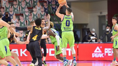 Champions, Spissu trascina Sassari: Galatasaray ko 93-84