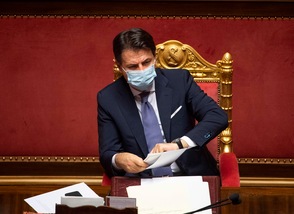 Coronavirus, Conte: "L'Italia sta meglio di marzo, ma la situazione è critica"