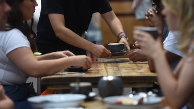 Contagio Coronavirus a cena? Ecco come avviene