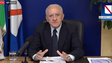 De Luca: "Scontri a Napoli? Spettacolo indegno di delinquenti. Serve il sostegno del Governo"