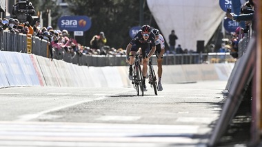 Giro d'Italia, Hindley nuova maglia rosa. Geoghegan Hart vince la 20ª tappa