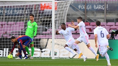 Il Barcellona sprofonda con Pjanic in panchina, tris Real Madrid: ora la Juve