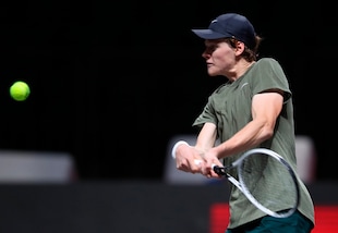 Sinner eliminato dal Torneo di Colonia: Zverev conquista la finale in due set