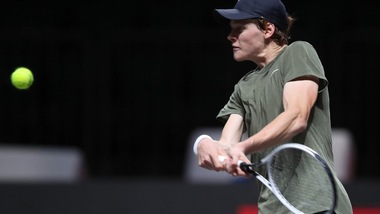 Sinner eliminato dal Torneo di Colonia: Zverev conquista la finale in due set