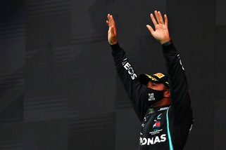 Gp Portogallo, traguardo da sogno per Hamilton: "Grazie al team"