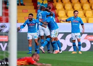Benevento-Napoli 1-2: segnano gli Insigne, decide Petagna. 2-2 tra Parma e Spezia
