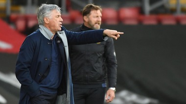 Cade l'Everton di Ancelotti, ma resta in vetta. Colpo Leicester in casa dell'Arsenal