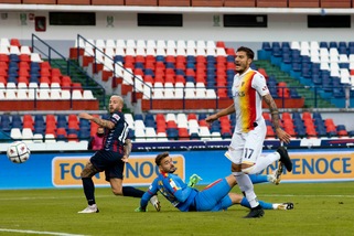 Cosenza e Lecce danno spettacolo: 1-1 firmato Coda e Gliozzi