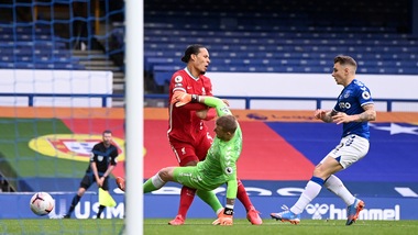 Van Dijk, operazione al ginocchio riuscita: la nota del Liverpool