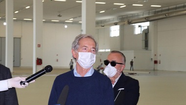 Bertolaso: "La gente si rinchiuda a casa, così salviamo anche il Natale"