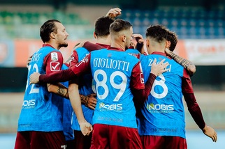 Serie B, il Chievo vola in testa. 4-4 show tra Vicenza e Pisa, frena il Brescia