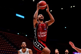 Milano vince ancora, la Virtus Bologna piega Venezia. Crollano Varese e Fortitudo
