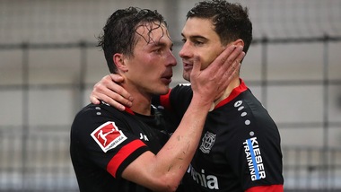 Il Leverkusen cala il poker, Hertha e Wolfsburg 1-1: Piatek entra nel finale