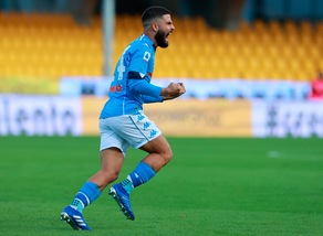 Napoli, allenamento completo per Insigne