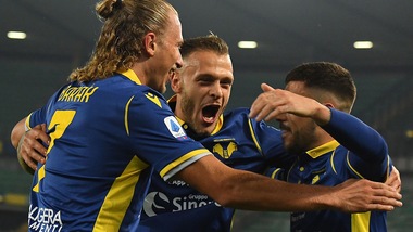 Barak trascina il Verona con due gol, il Benevento di Inzaghi va ko