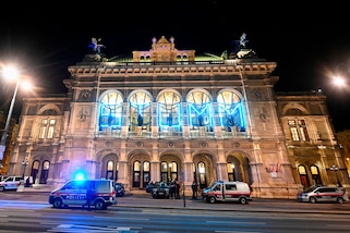 Vienna, spari davanti a una sinagoga: 7 morti e svariati feriti