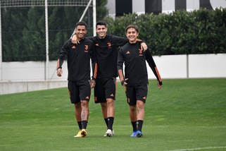 Juve stile Guardiola. E Danilo dà l'esempio