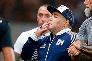 Maradona in ospedale, il figlio: "Papà vive un momento emotivo particolare"