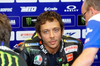 Valentino Rossi negativo al Coronavirus: vola a Valencia per gareggiare