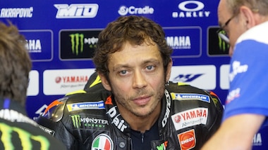 Valentino Rossi negativo al Coronavirus: vola a Valencia per gareggiare